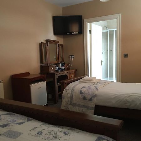 Hopper Inn Bar & Guest Accommodation Ballynaskreena Bagian luar foto