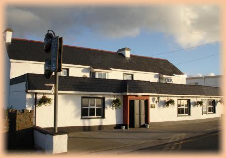 Hopper Inn Bar & Guest Accommodation Ballynaskreena Bagian luar foto