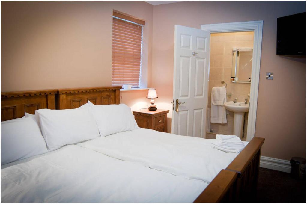 Hopper Inn Bar & Guest Accommodation Ballynaskreena Ruang foto