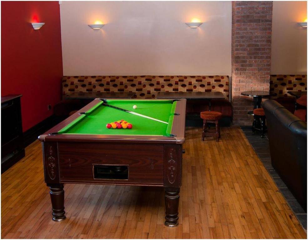 Hopper Inn Bar & Guest Accommodation Ballynaskreena Bagian luar foto