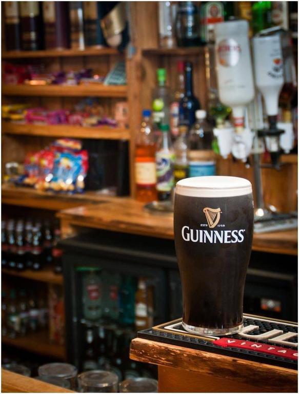 Hopper Inn Bar & Guest Accommodation Ballynaskreena Bagian luar foto