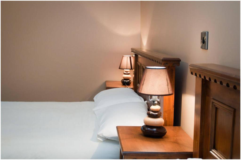 Hopper Inn Bar & Guest Accommodation Ballynaskreena Bagian luar foto