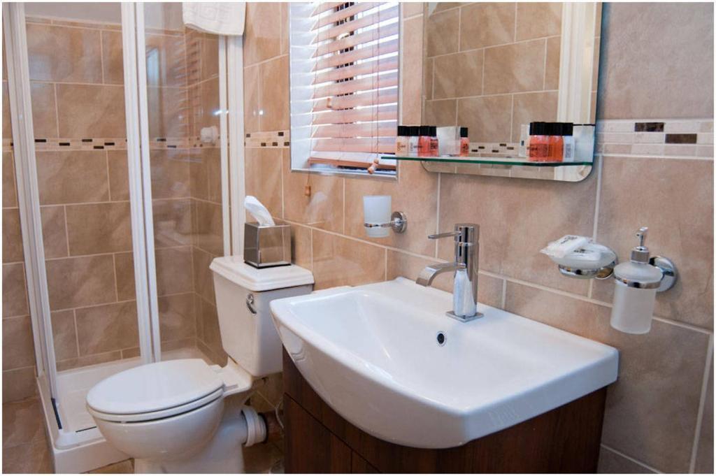 Hopper Inn Bar & Guest Accommodation Ballynaskreena Bagian luar foto