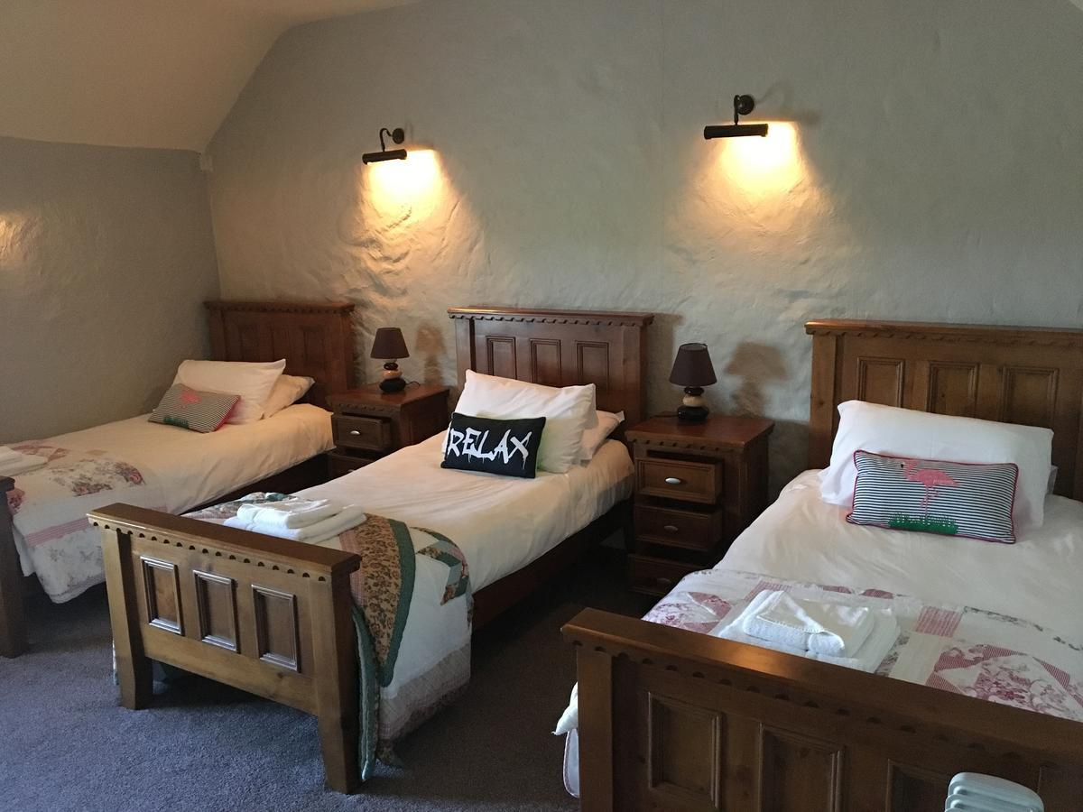 Hopper Inn Bar & Guest Accommodation Ballynaskreena Bagian luar foto